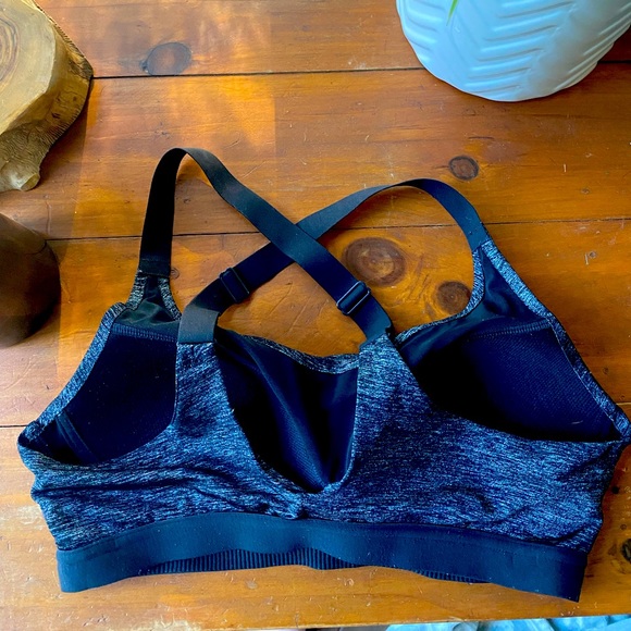 Sports bra - Picture 2 of 3